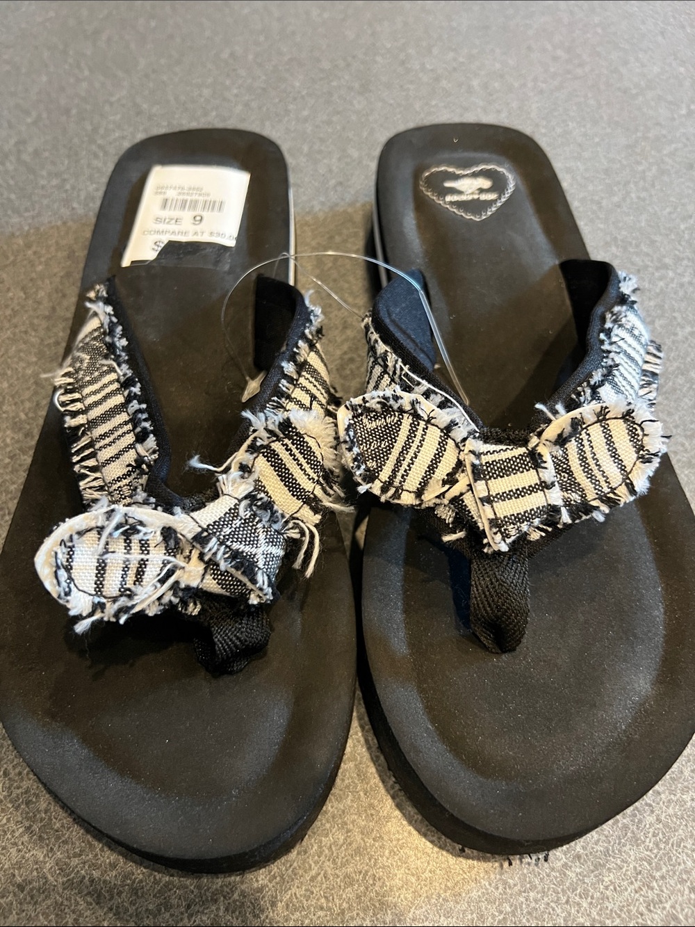 NWT Rocket Dog Black & White Woven Flip Flop Sandals